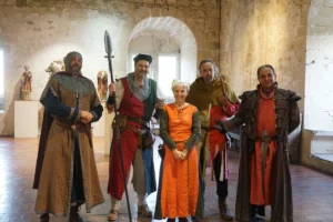 Cluedo medieval : Le vol des deniers du roi. Les personnages.